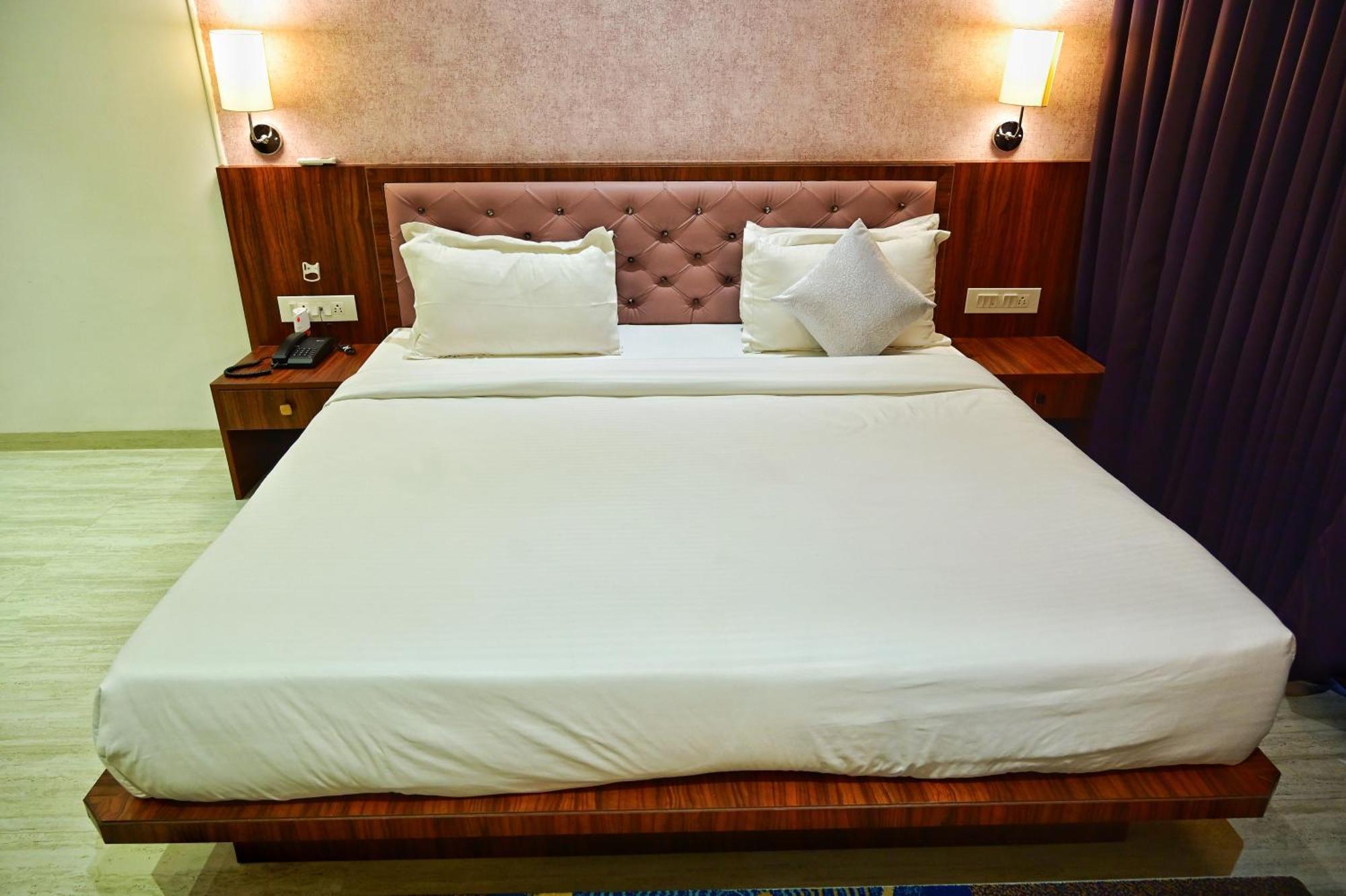 The One Hotel ناسيك المظهر الخارجي الصورة