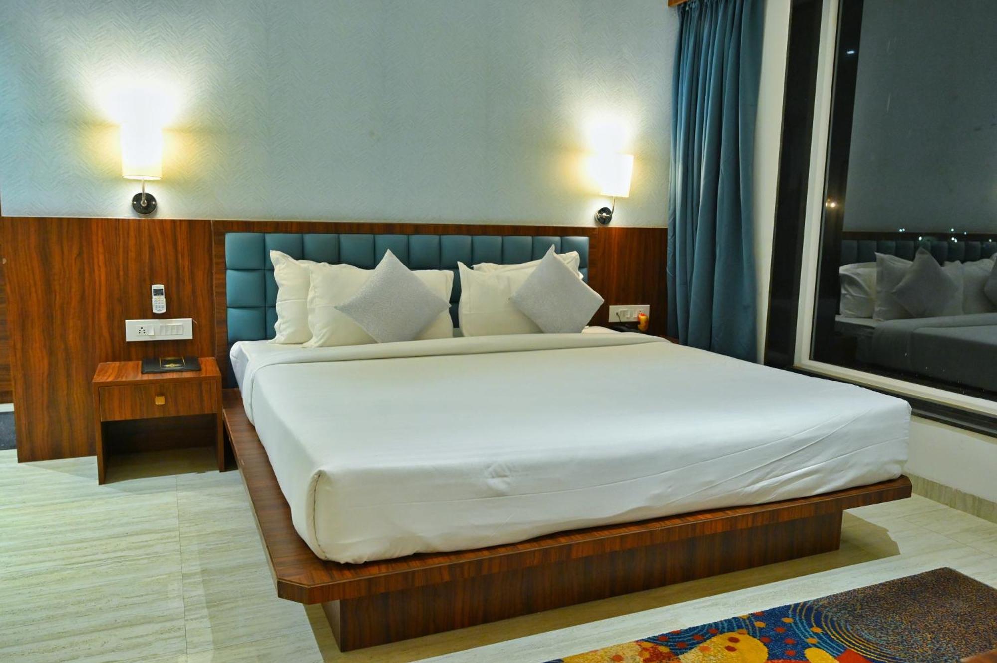 The One Hotel ناسيك المظهر الخارجي الصورة
