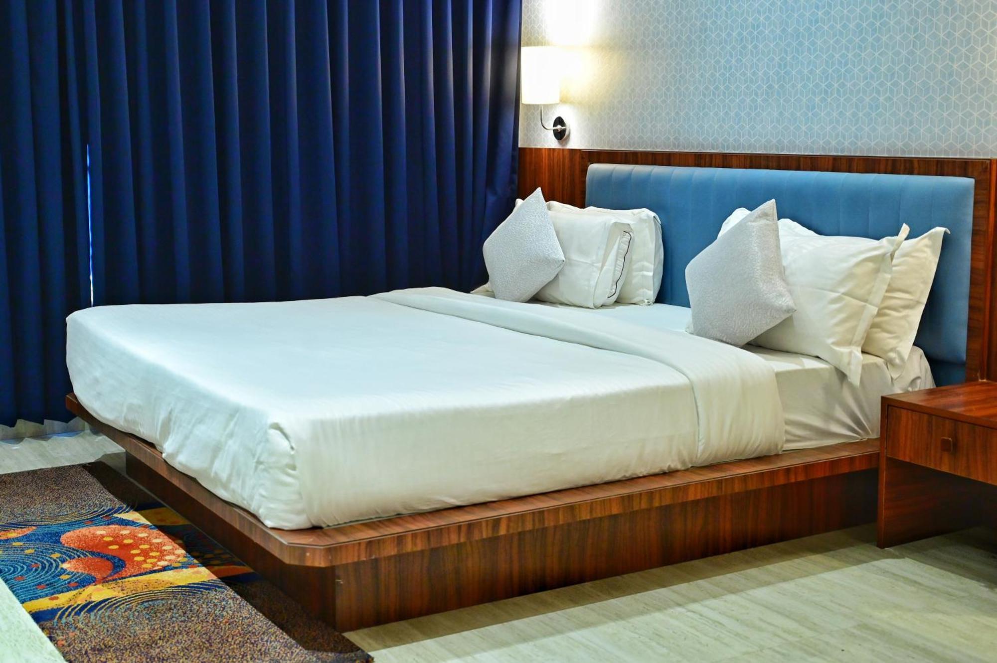 The One Hotel ناسيك المظهر الخارجي الصورة