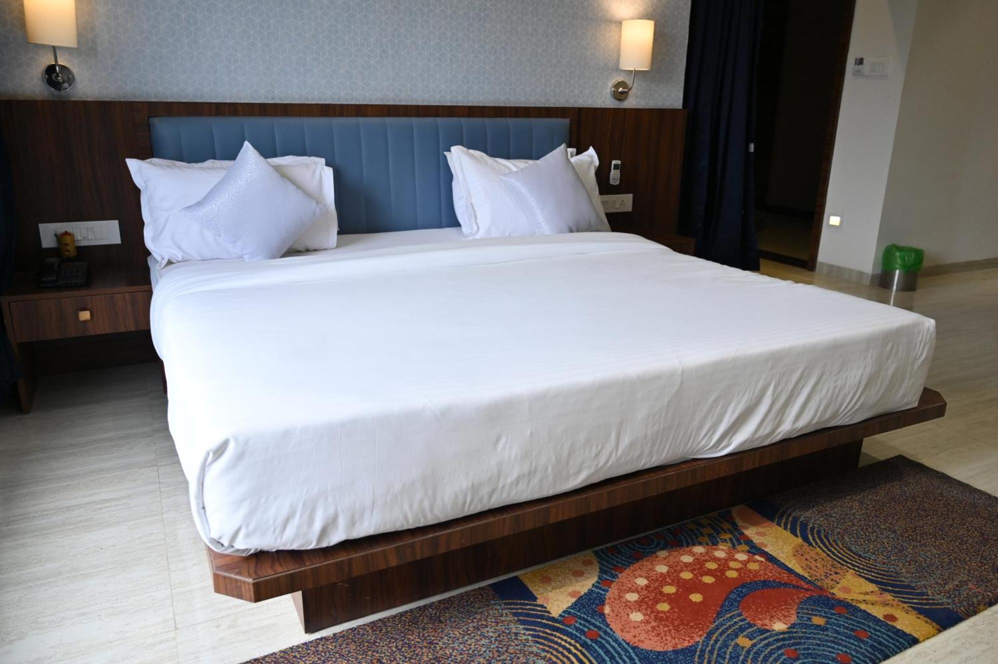 The One Hotel ناسيك المظهر الخارجي الصورة