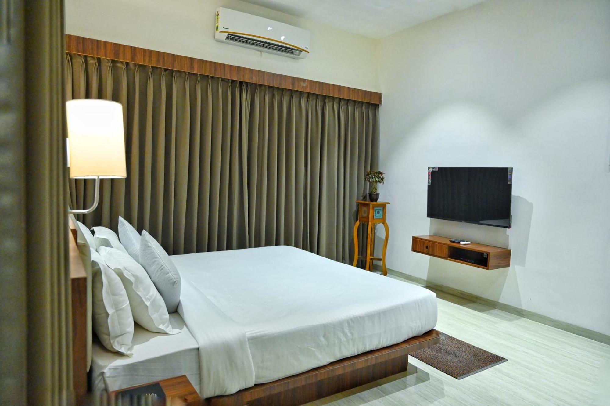 The One Hotel ناسيك المظهر الخارجي الصورة
